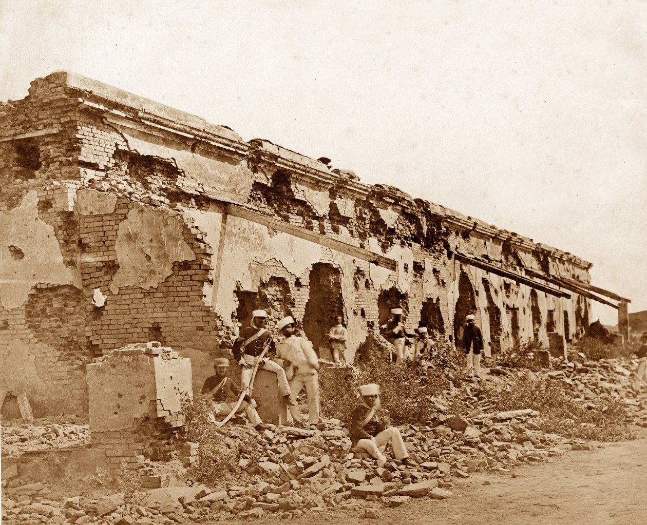Wheeler tábornok betörése Cawnpore-ban, 1858. március alkotó: Felice Beato