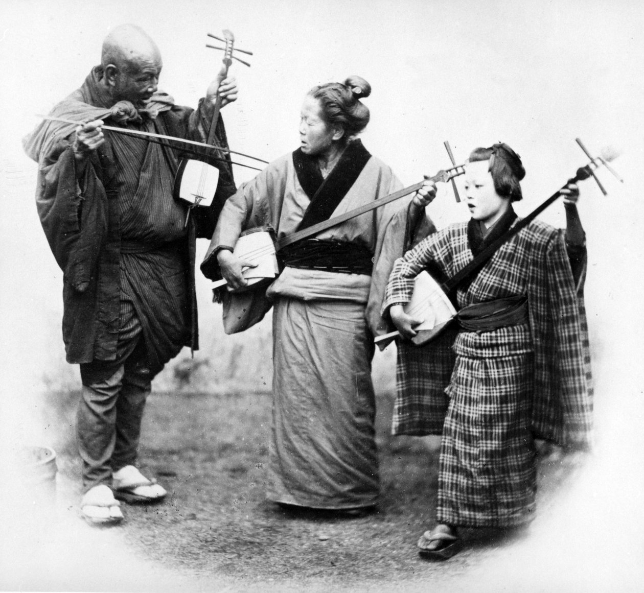 Japán zenészek, 1860 körüli évek alkotó: Felice Beato