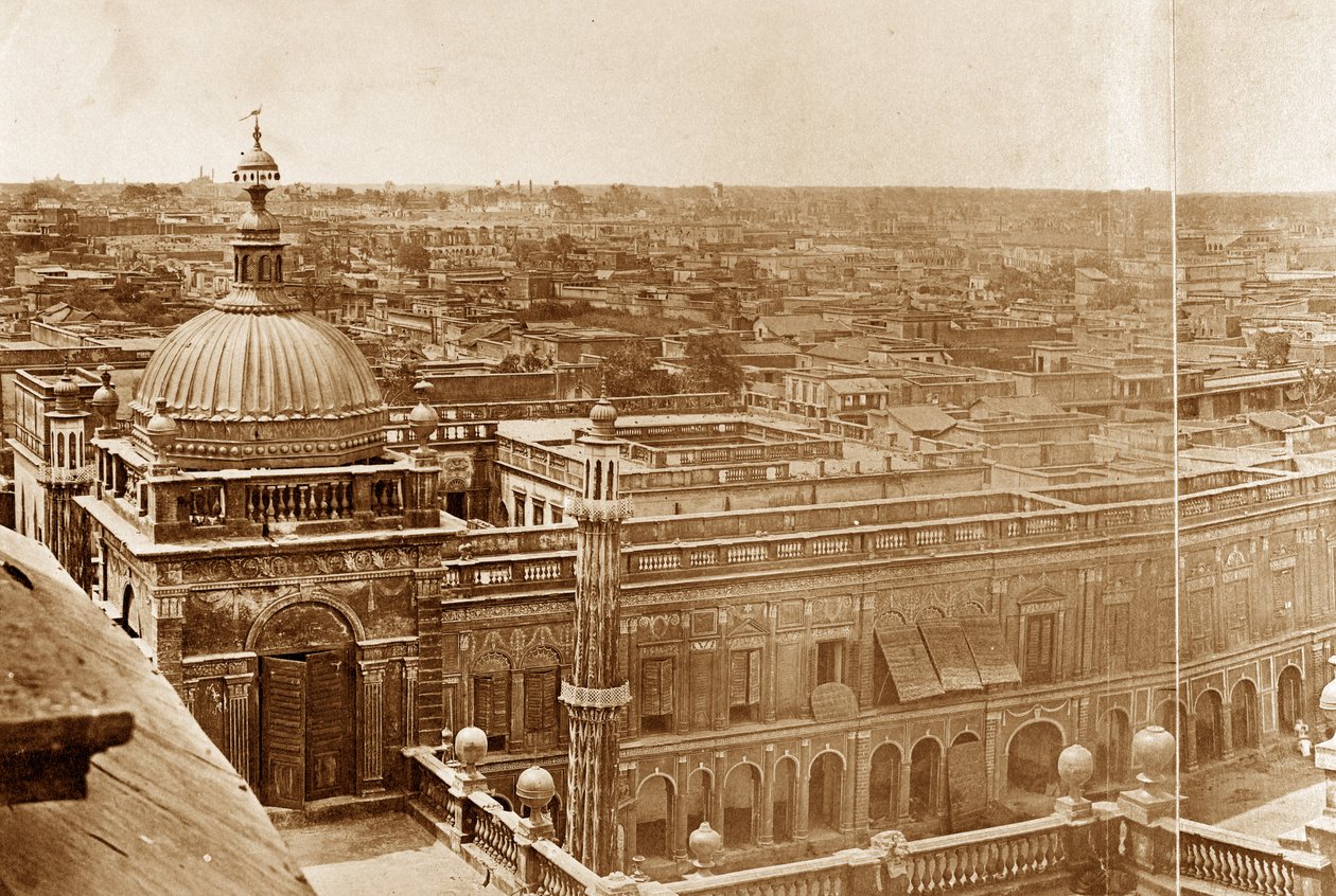 Panorámás kilátás a rezidencia udvaraira, Lucknow alkotó: Felice Beato
