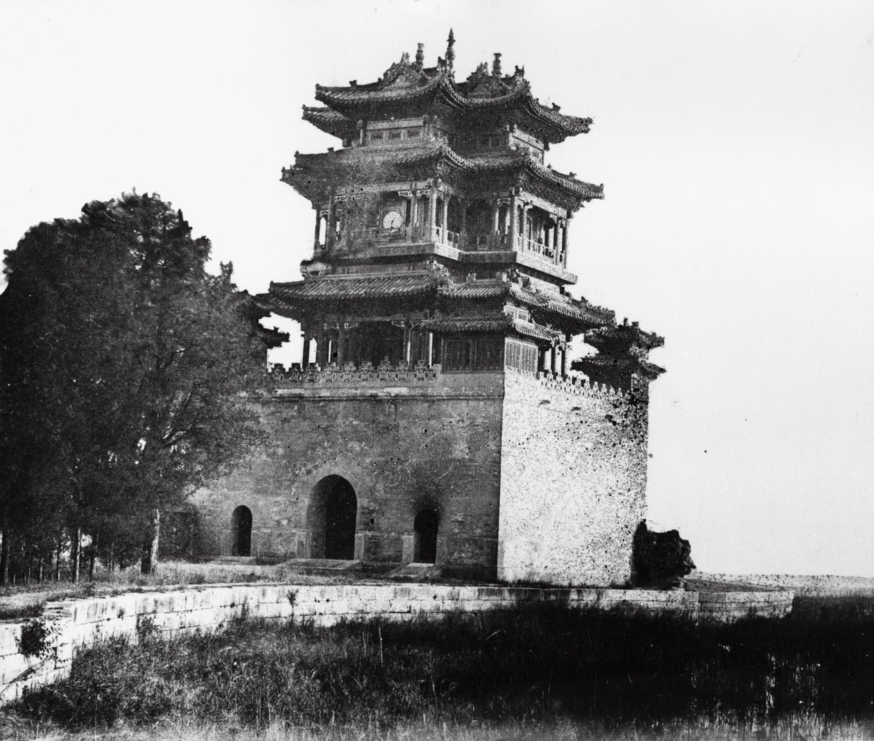 Az irodalom Istenének Belvedere a Nyári Palotában, Peking, 1860 alkotó: Felice Beato