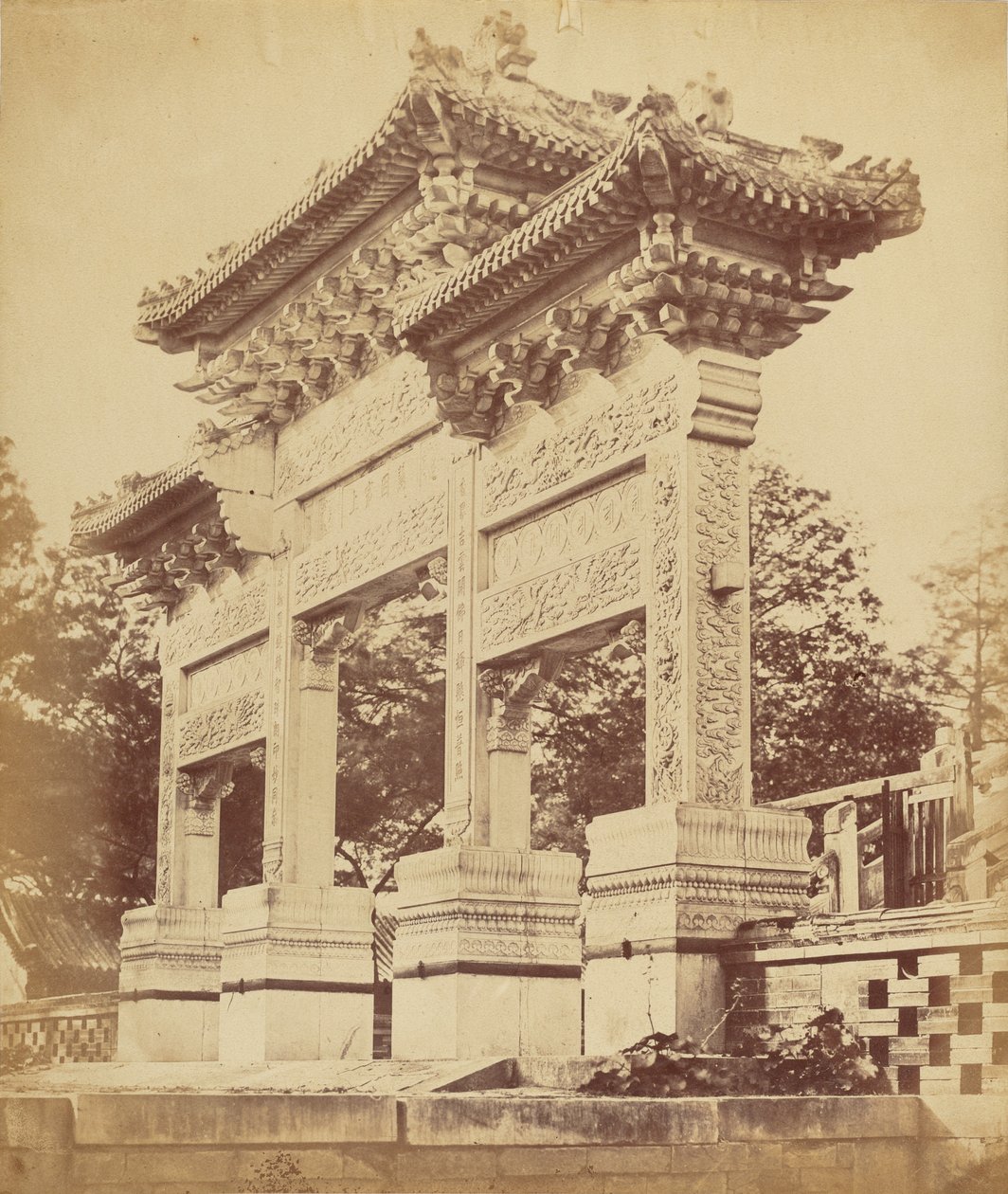 Arch a láma templomban Pekin mellett, 1860 októberében alkotó: Felice Beato