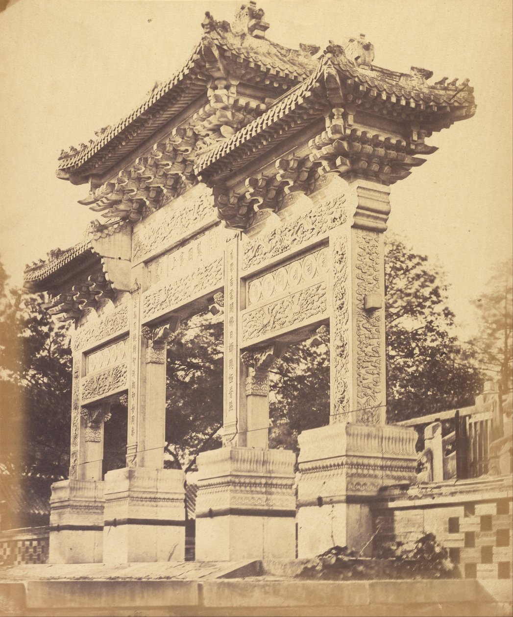 Boltív a Láma templomban, Pekin közelében, 1860 októbere alkotó: Felice Beato