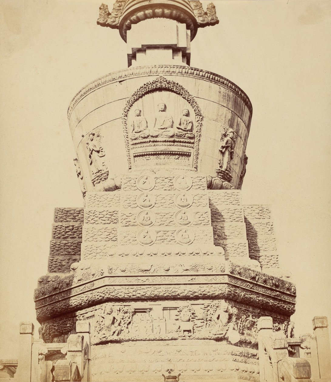 A Pekin melletti láma templom építészeti képe, 1860. október alkotó: Felice Beato