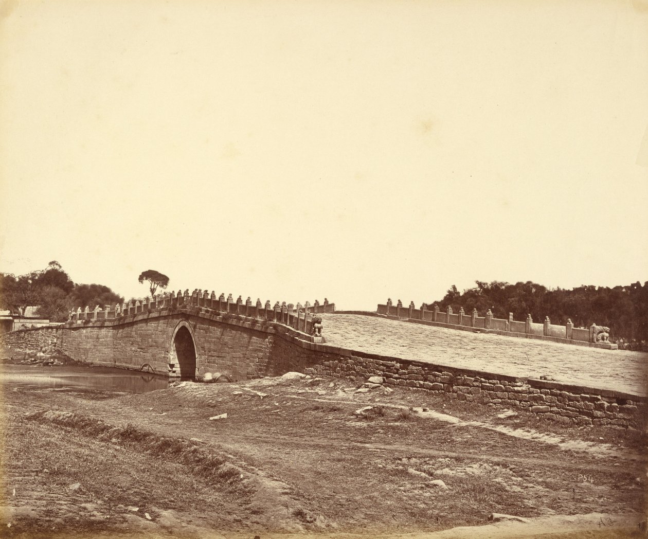 Pa-lu-csian hídja, a kínai császári csapatokkal folytatott harc színhelye Pekin közelében, 1860. szeptember 21. alkotó: Felice Beato