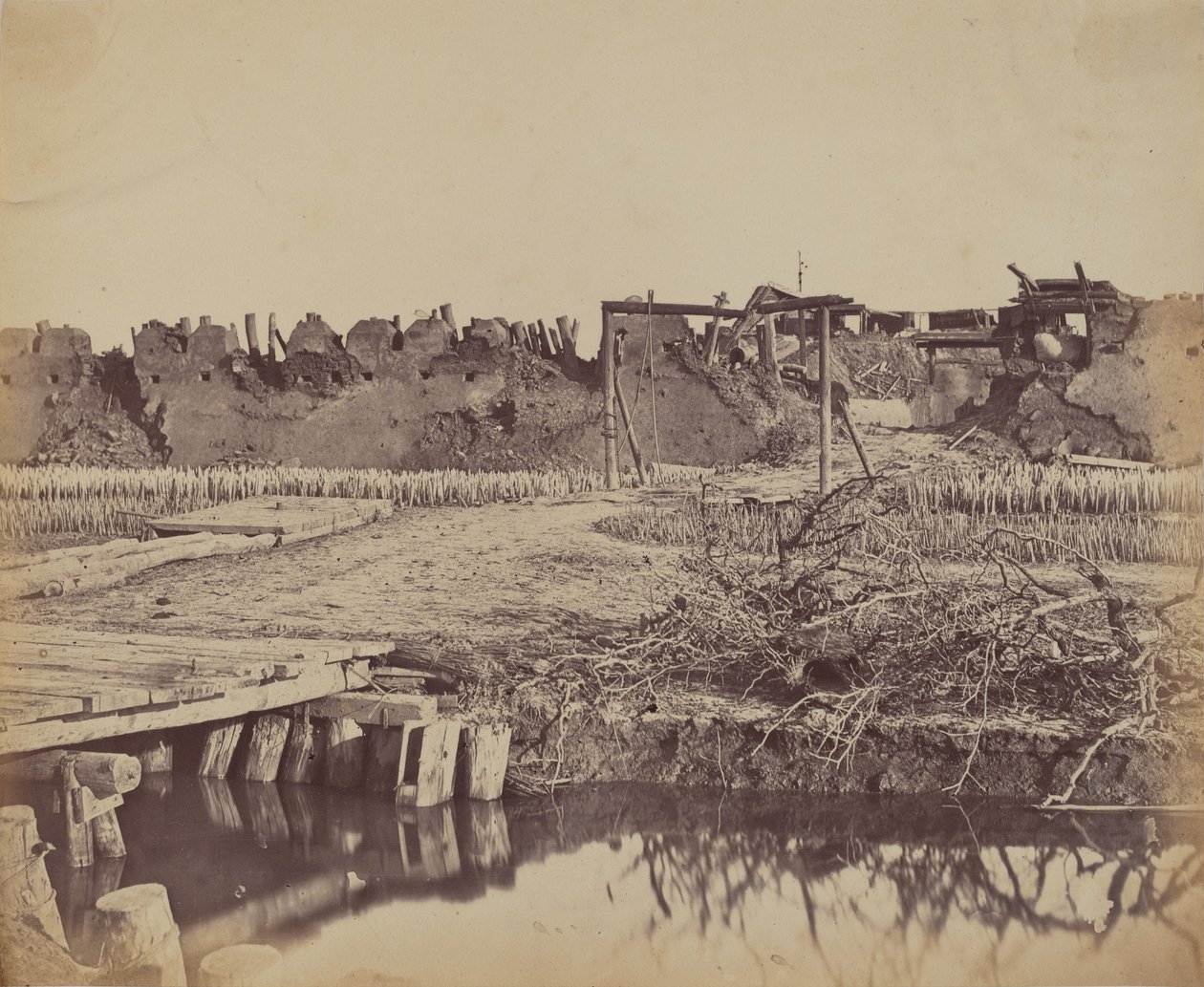 Az északi erőd külseje az angol bejárattal, 1860. augusztus 21 alkotó: Felice Beato