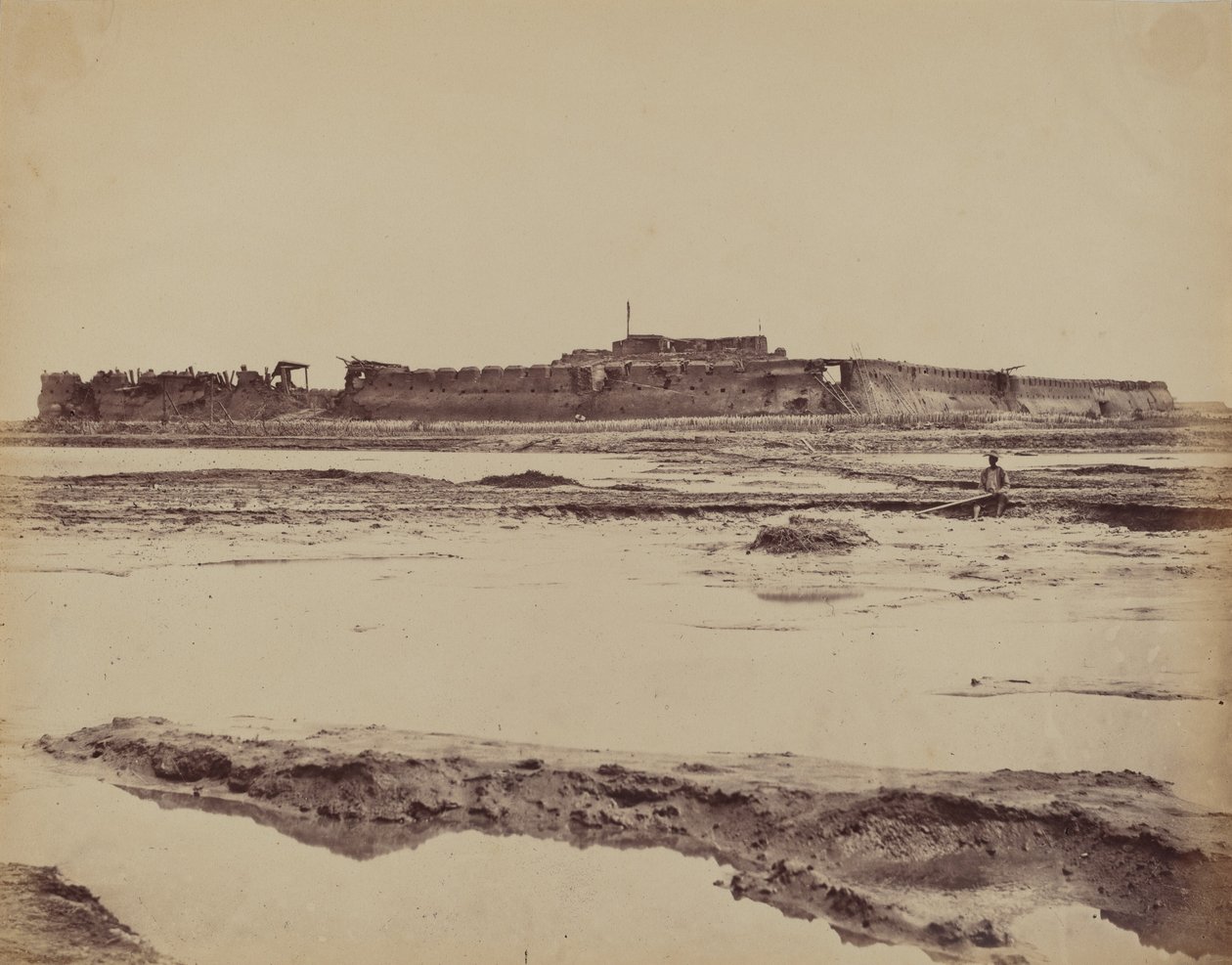 A Peiho-folyó északi-taku erődjének külseje, az angol és francia bejárat látható, 1860. augusztus 21. alkotó: Felice Beato