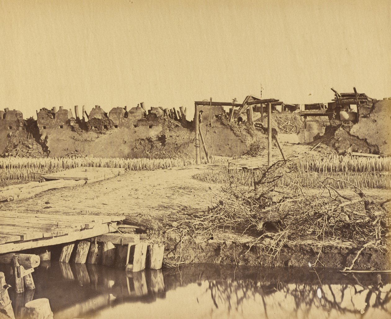 Az északi erőd külseje az angol bejárattal 1860. augusztus 21. alkotó: Felice Beato