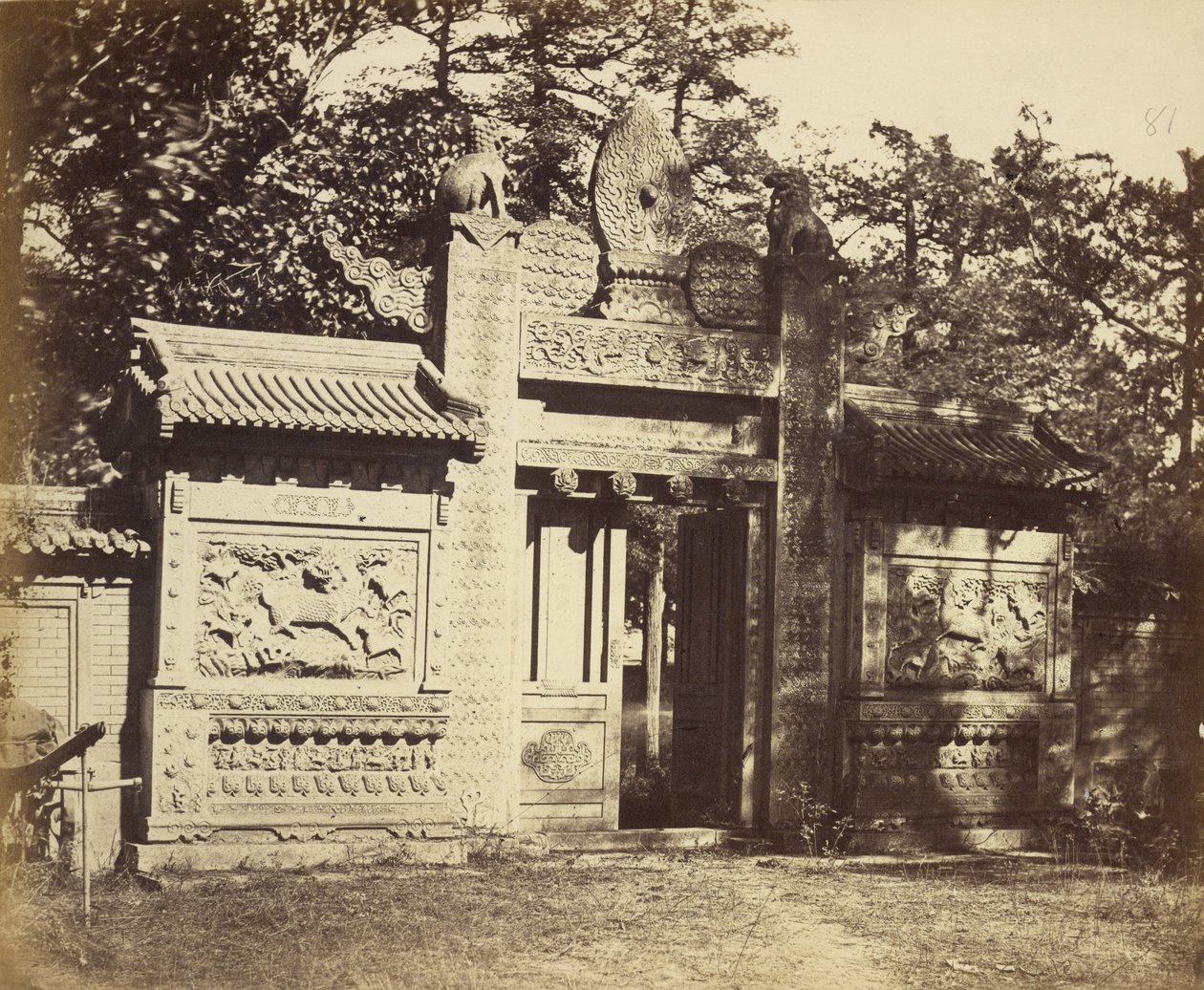 A sír külseje, depó Peking közelében alkotó: Felice Beato