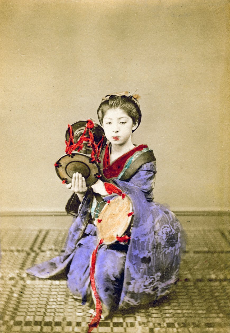 Csuzumit játszó gésa, Japán, 1882 alkotó: Felice Beato