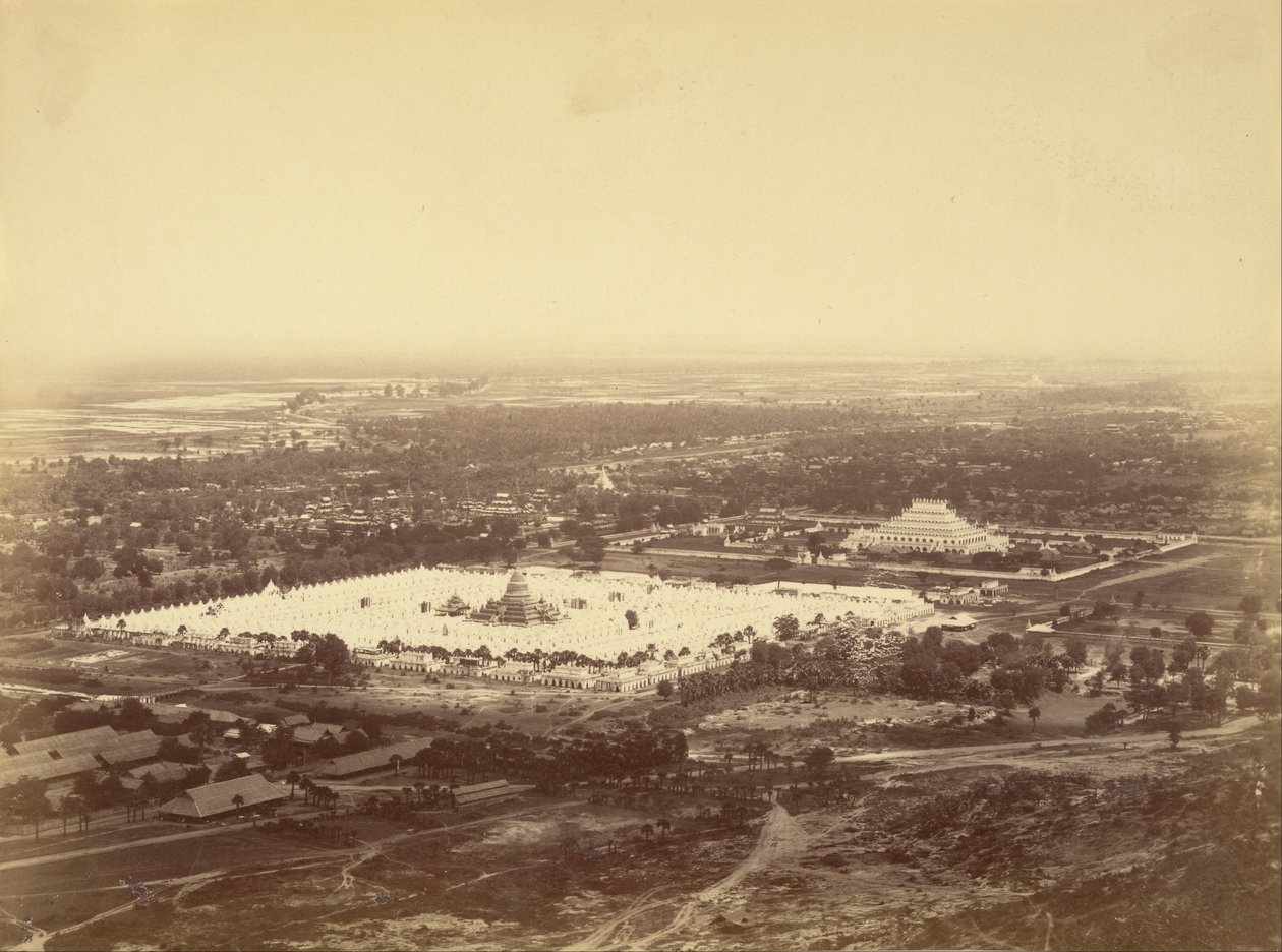 Mandalay általános képe a Mandalay-dombról, a 450 pagodával és a páratlan pagodával alkotó: Felice Beato