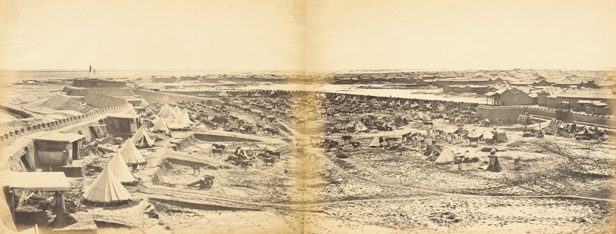 A Pehtang-erőd belseje, amelyen Probyn lova látható, 1860. augusztus 1. alkotó: Felice Beato
