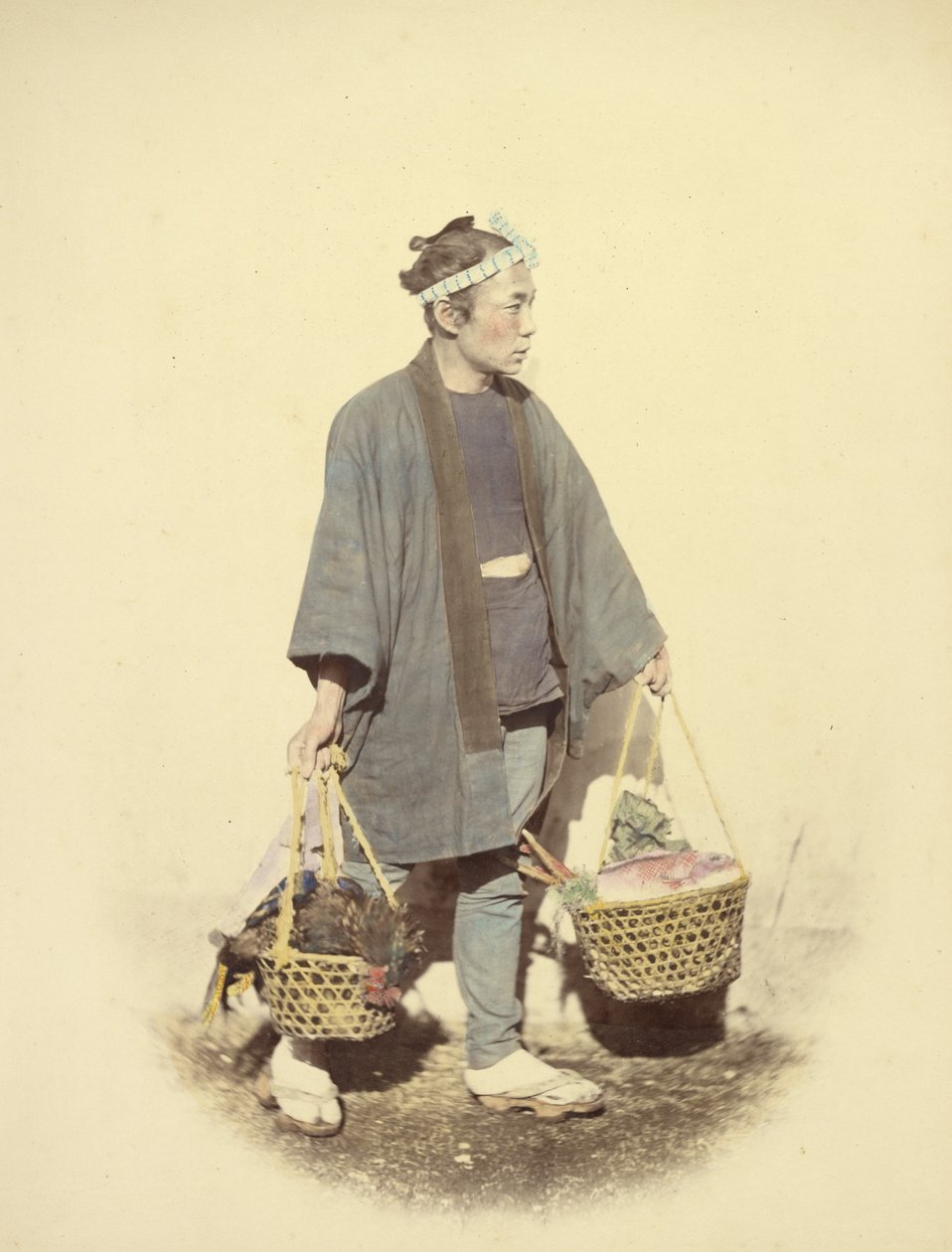 Japán szakácsnő, visszatérőben a piacról alkotó: Felice Beato