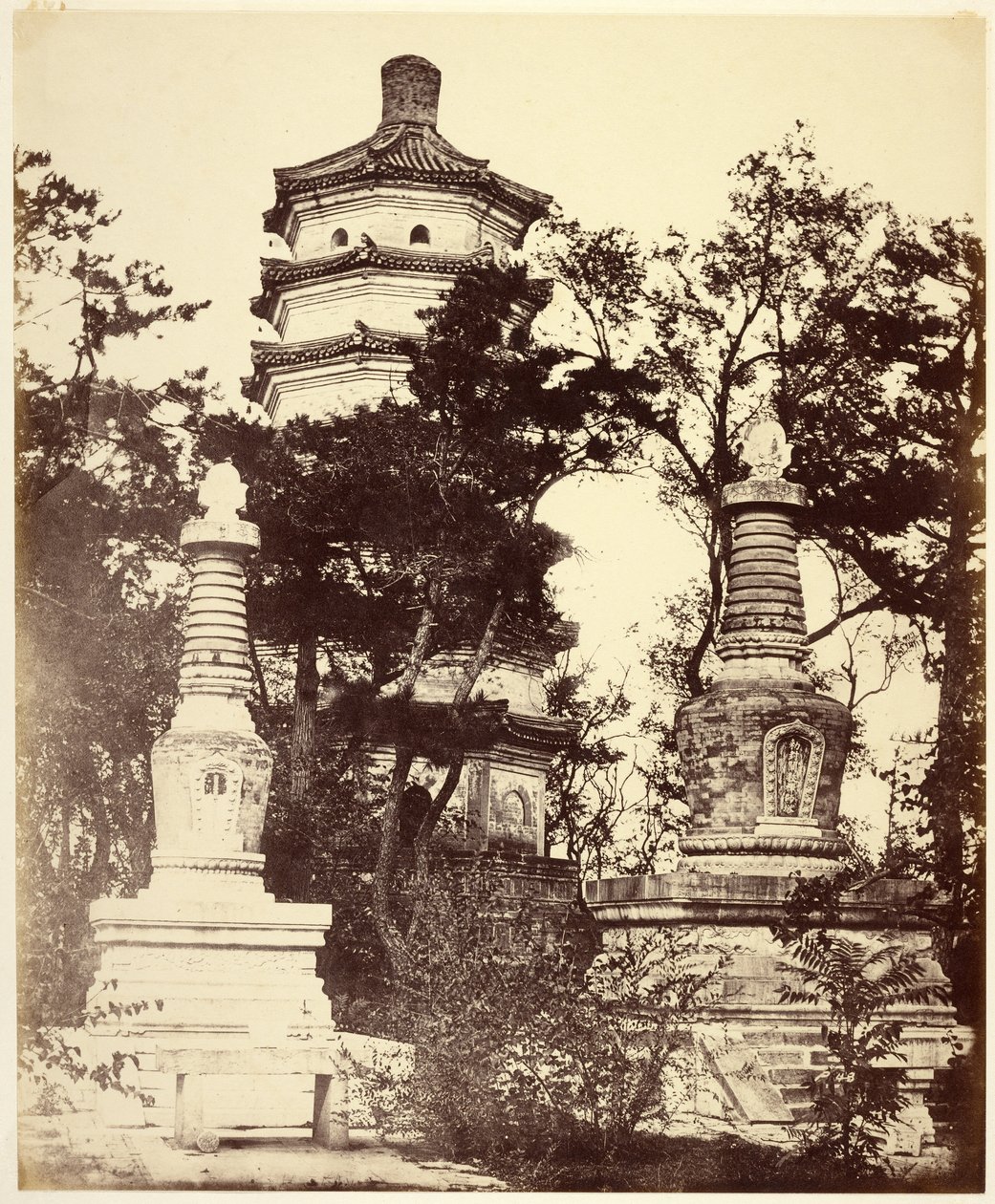 [Pagoda a dombon, - Nyári Palota, Yuen-Ming-Yuen, Peking] alkotó: Felice Beato