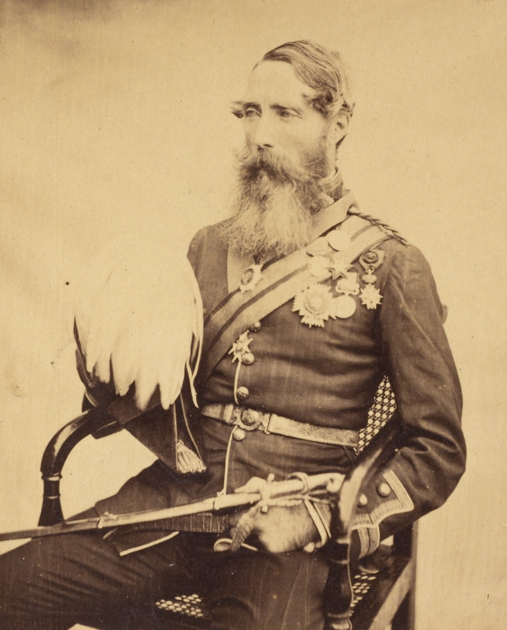 [Sir Charles Van Straubenzee dandártábornok portréja] alkotó: Felice Beato