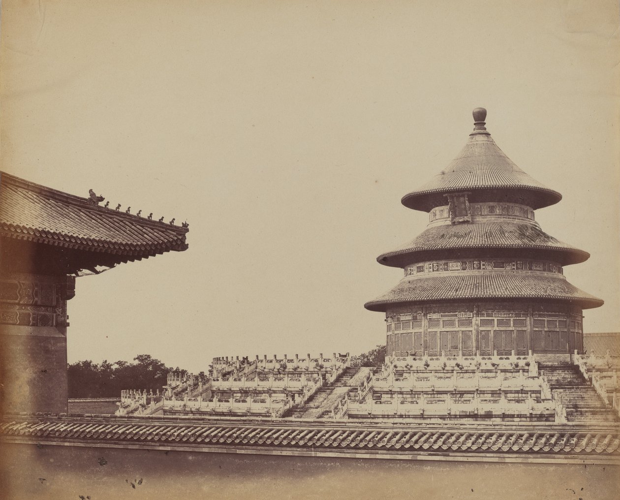 Mennyország temploma a papok elégetésének helyéről, Pekin kínai városában, 1860. október alkotó: Felice Beato