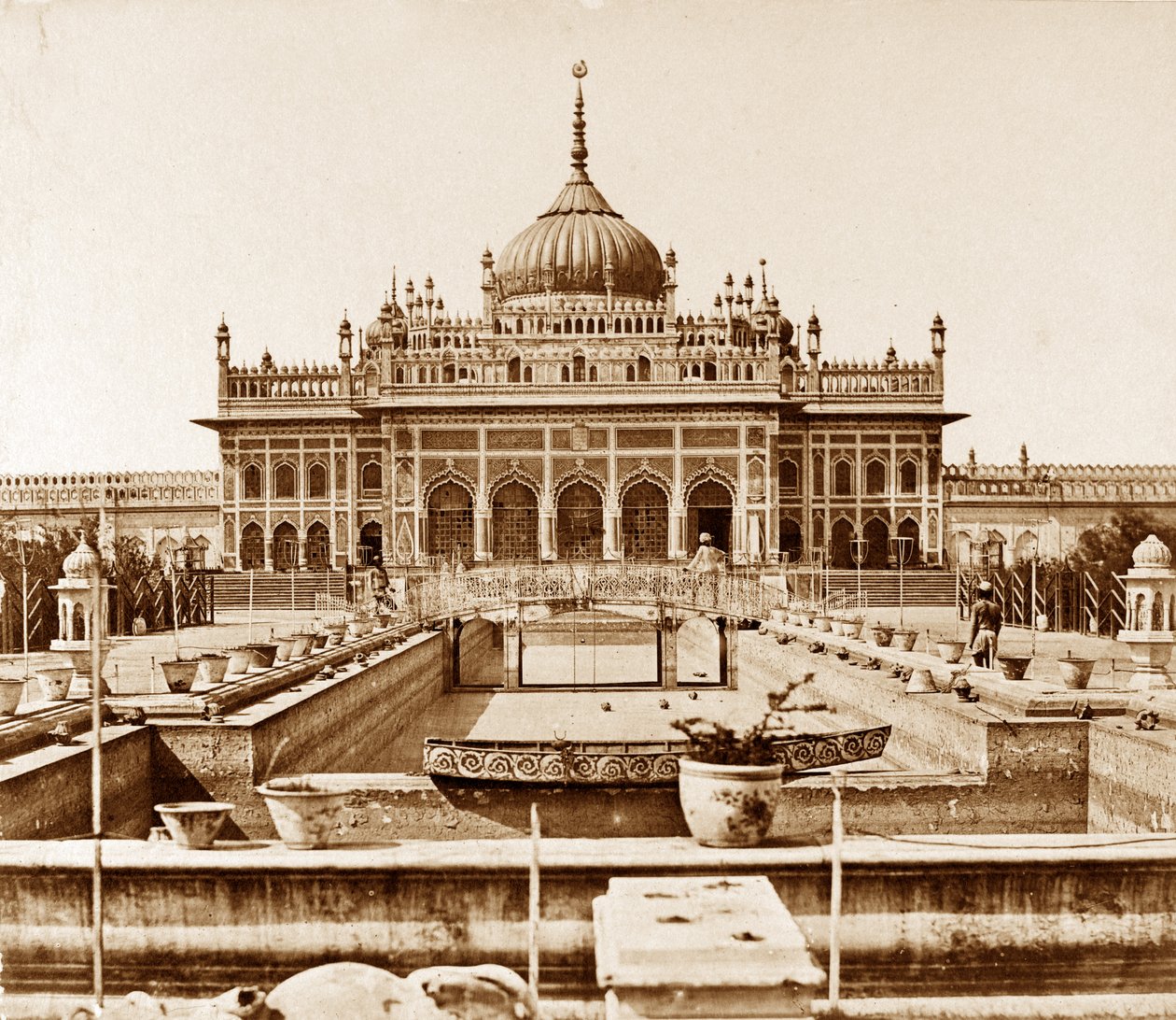 A Husainabad Imambara és Muhammad Ali Khan sírja, Lucknow alkotó: Felice Beato