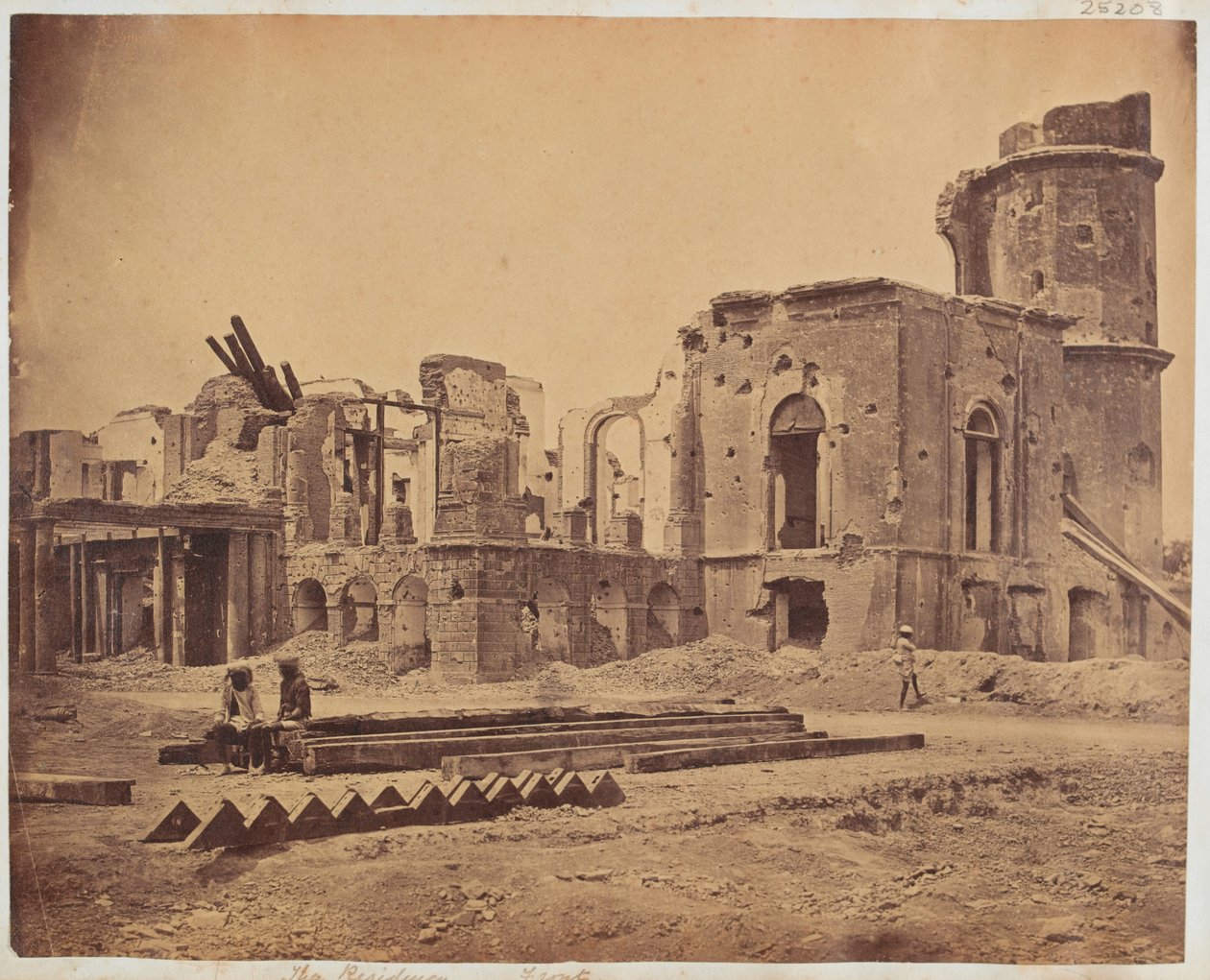 A rezidencia eleje, Lucknow, 1858 alkotó: Felice Beato