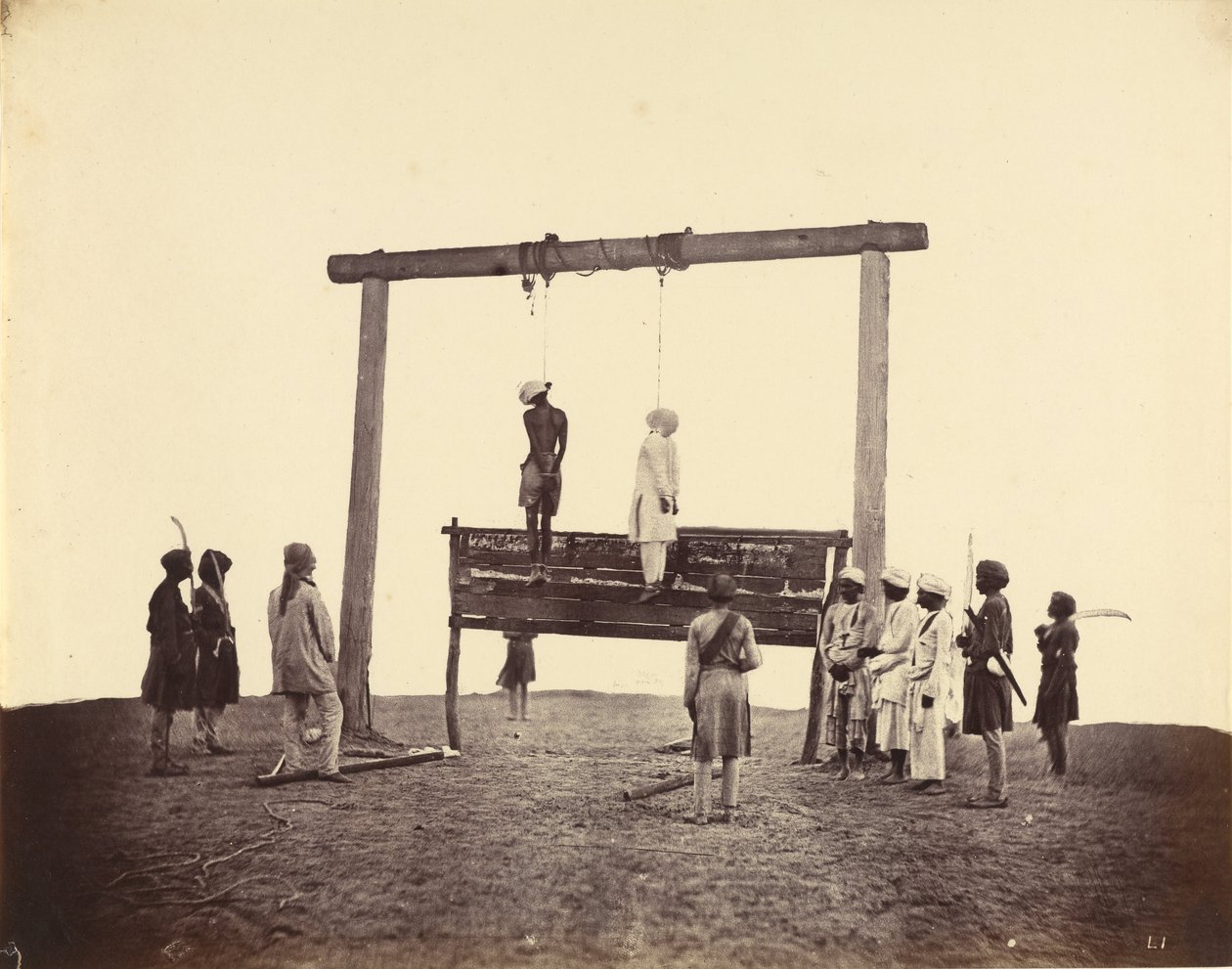 A 31. bennszülött gyalogság két Sepoyja, akiket felakasztottak Lucknowban, 1857 alkotó: Felice Beato