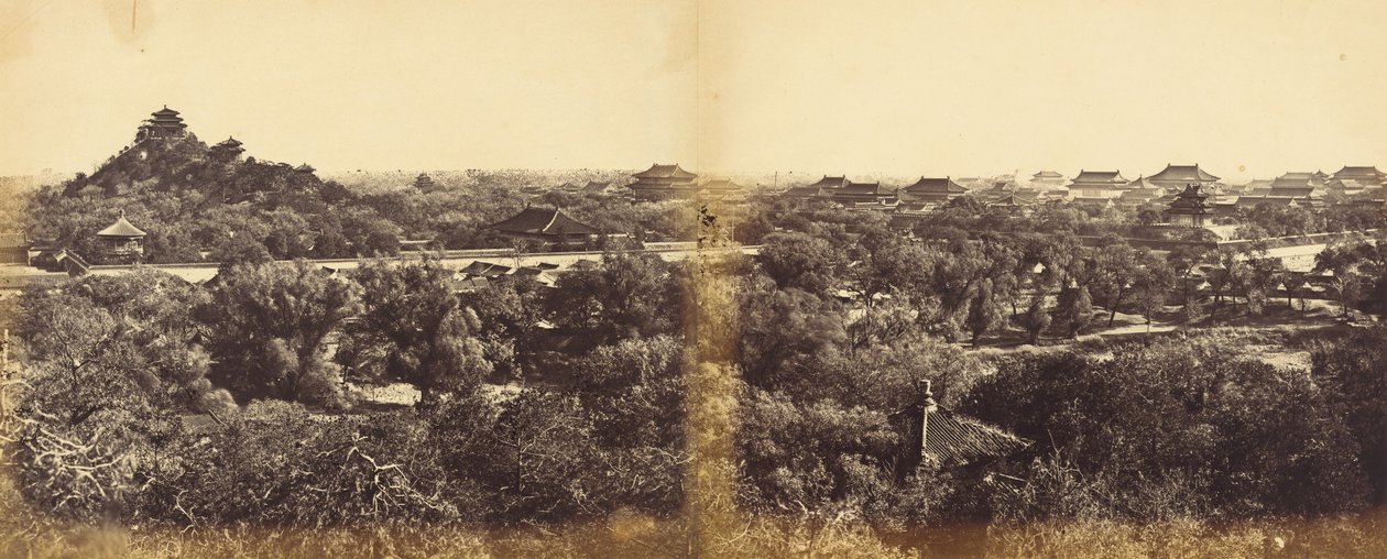 Kilátás a császári téli palotára, Pekin, a Műhegy bemutatásával, 1860. október 29., 1860. alkotó: Felice Beato
