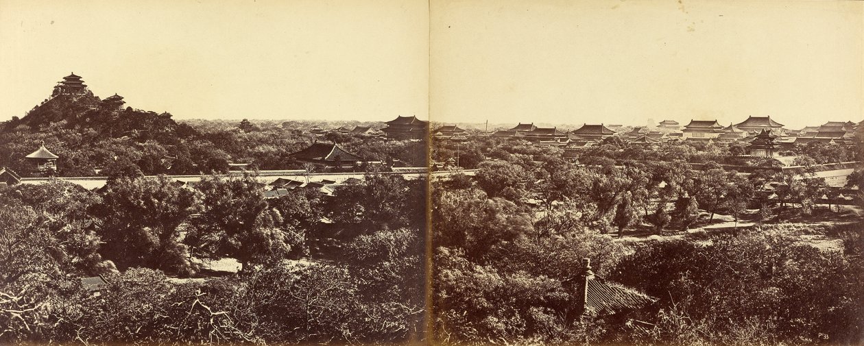 Kilátás a pekingi császári téli palotára, amely a mesterséges hegyet mutatja, 1860. október 29. alkotó: Felice Beato
