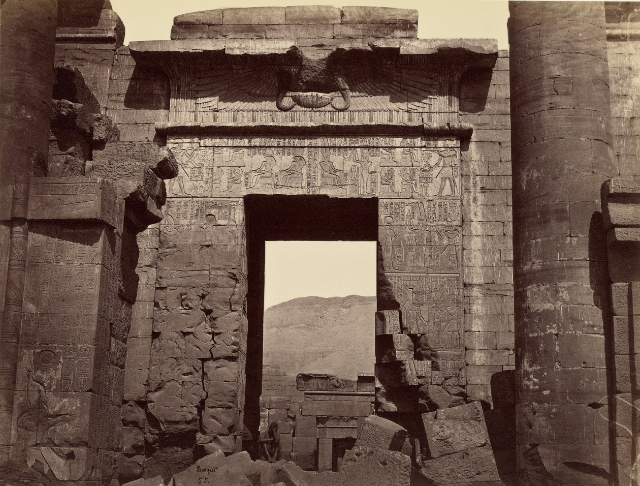 A templom kapujának részletei, Medinet Habu alkotó: Félix Bonfils