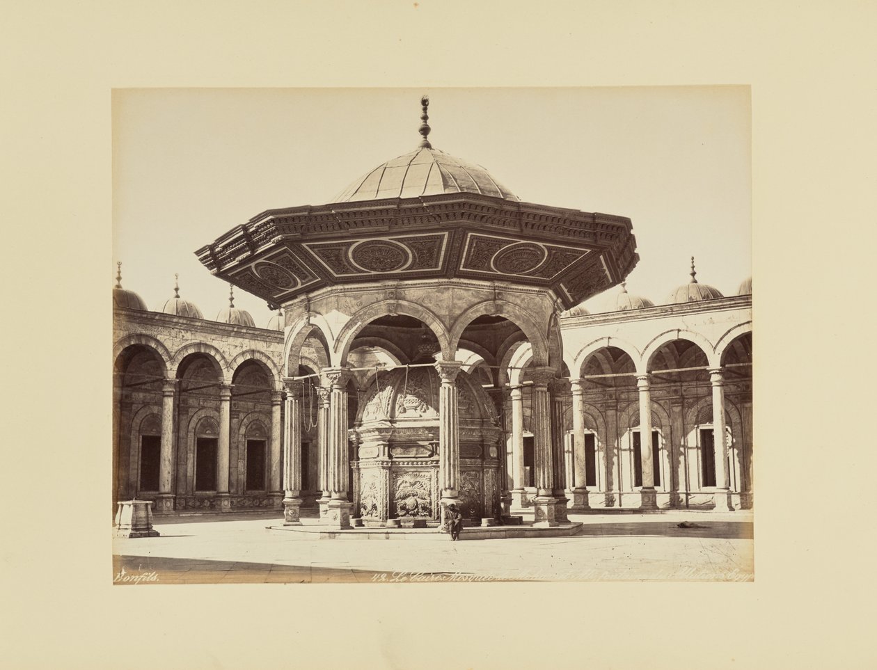 Kairó. Mohamed Ali-mecset, a mosdószökőkút [sic], Egyiptom alkotó: Félix Bonfils
