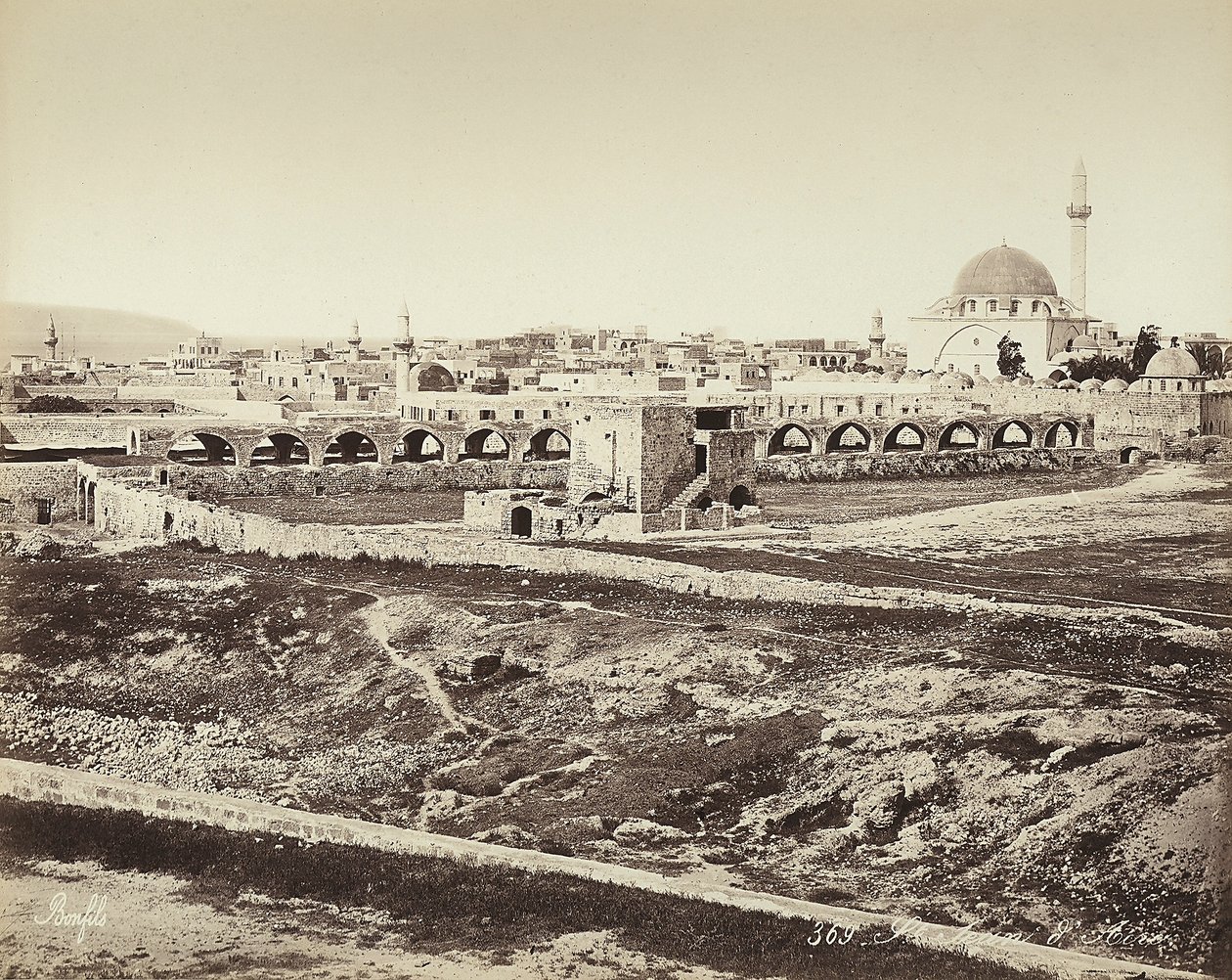 Panorámás kilátás egy lakott területre egy mecsettel, Izraelben alkotó: Félix Bonfils