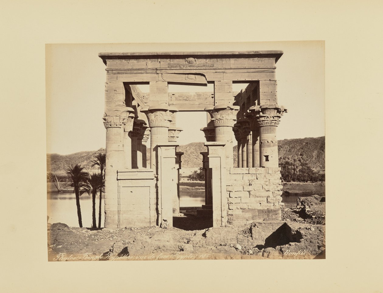 Philae. Hüpaithrosz templom, elölnézet, Egyiptom alkotó: Félix Bonfils