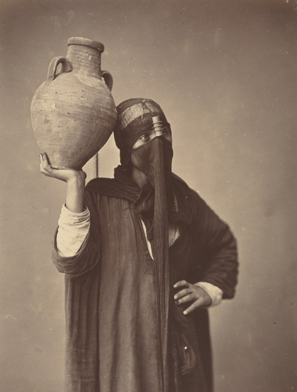 Vízhordó Kairóban, 1870 körül (fotó) alkotó: Félix Bonfils