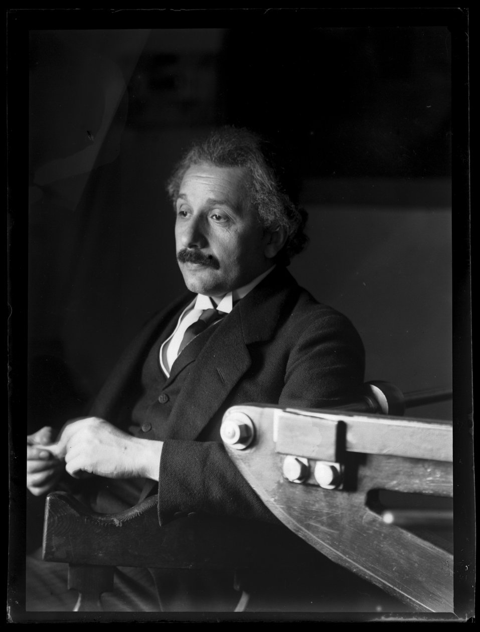 Albert Einstein (1879-1955) képe alkotó: Ferdinand Schmutzer