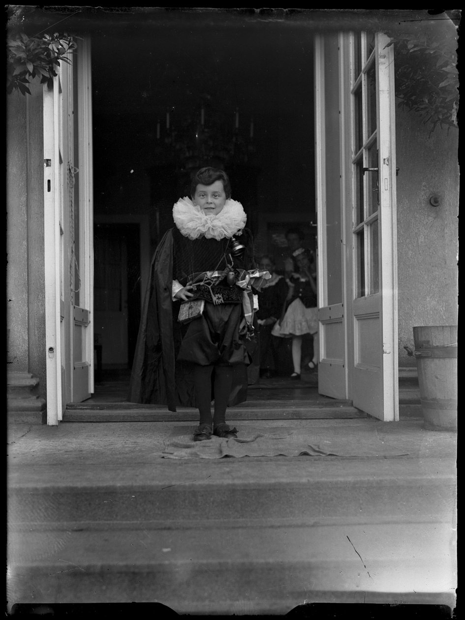 Johannes sordidness (1913-1958) gyermekkori képe a jelmezben alkotó: Ferdinand Schmutzer