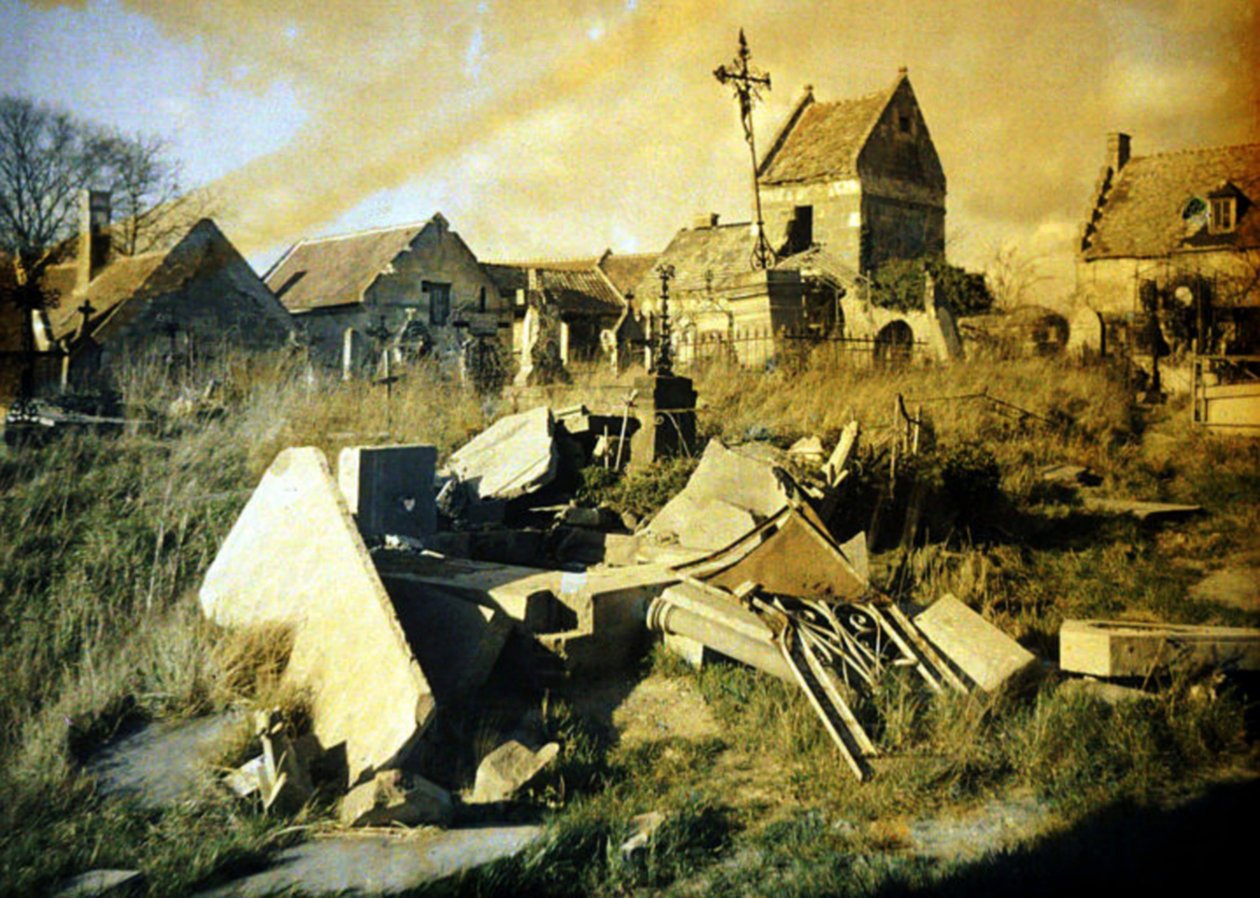 Temető sérült sírokkal, Thiescourt, Oise, Franciaország, 1917 (autokróm) alkotó: Fernand Cuville