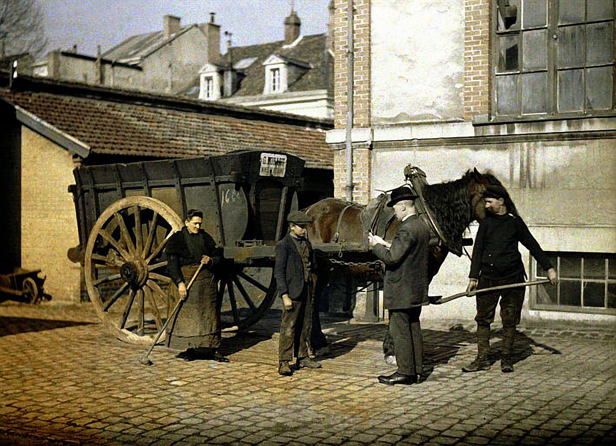 A Maison Rohart alkalmazottai lóval és szekérrel, Reims, Marne, Franciaország, 1917 (autokróm) alkotó: Fernand Cuville