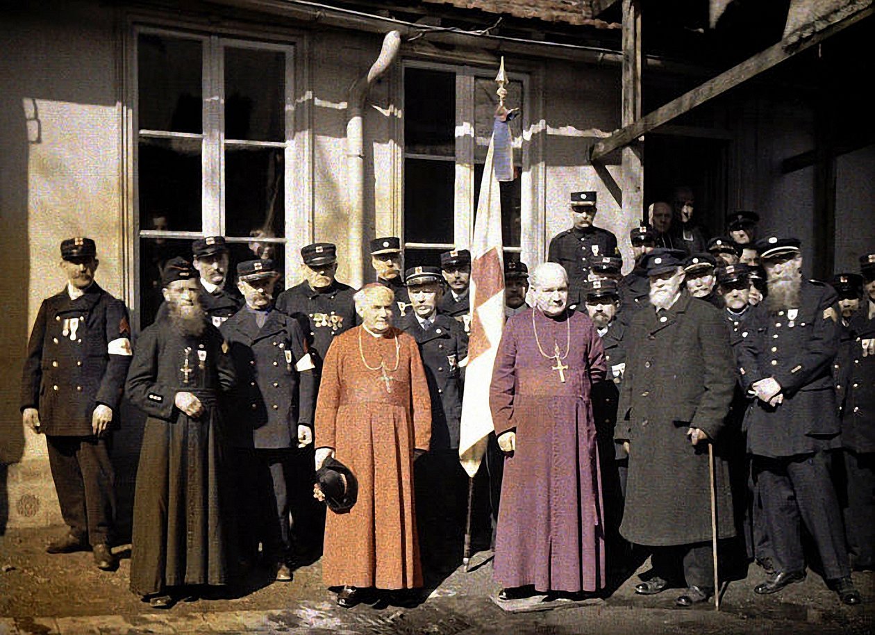 Csoportportré a Vöröskereszt tagjairól, Reims, Marne, Franciaország, 1917 (autokróm) alkotó: Fernand Cuville