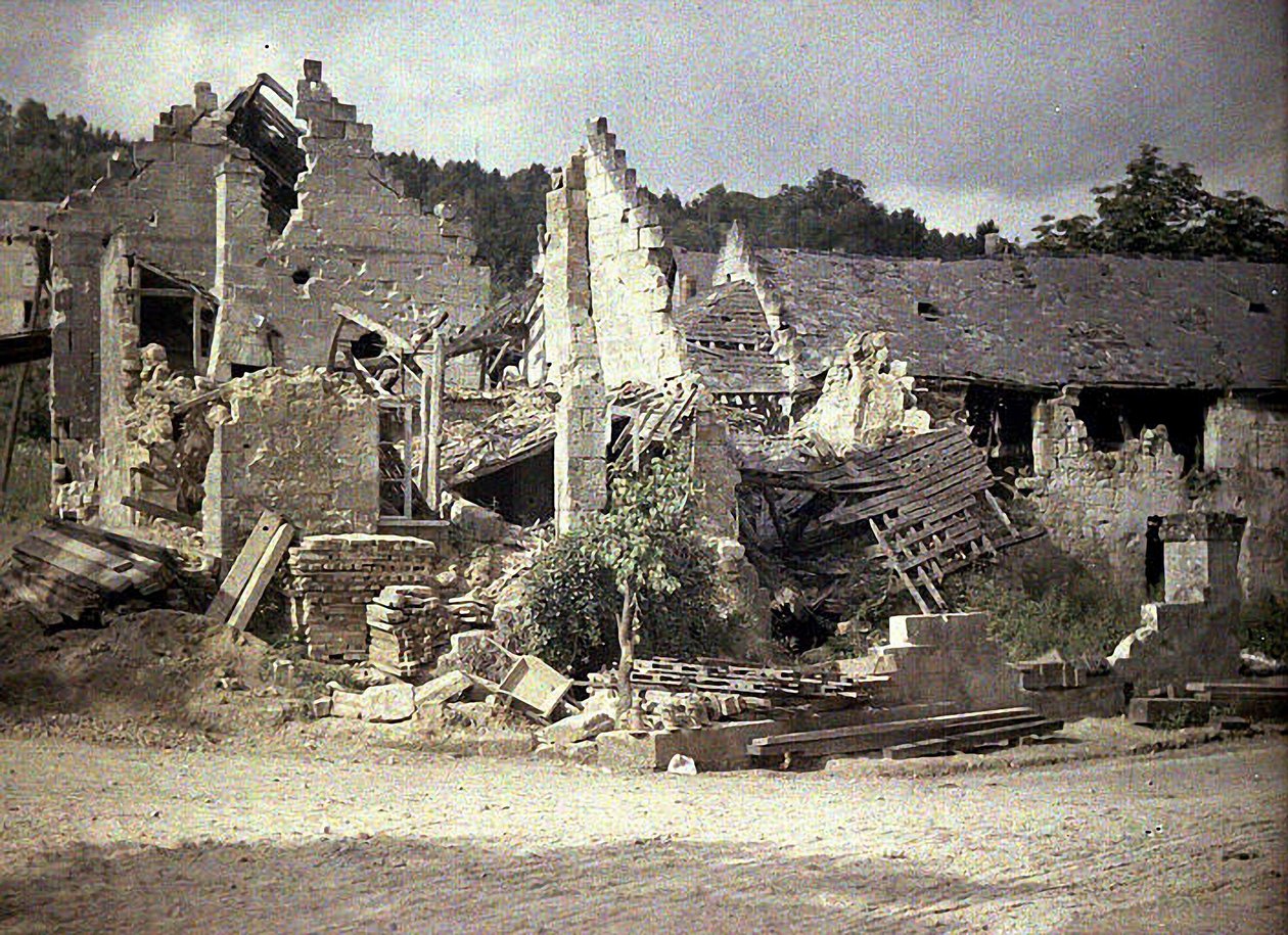Romos házak, Pommiers, Aisne, Franciaország, 1917 (autokróm) alkotó: Fernand Cuville