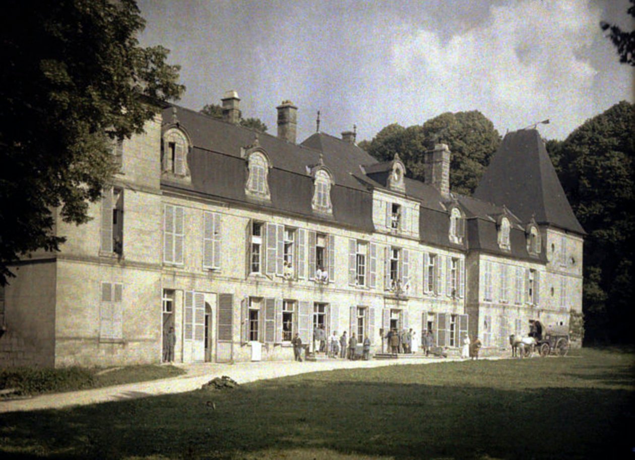 Katonák a Chateau Vauxbuinban, amelyet a francia hadsereg kórházként használt, Soissons, Aisne, Franciaország, 1917 (autokróm) alkotó: Fernand Cuville