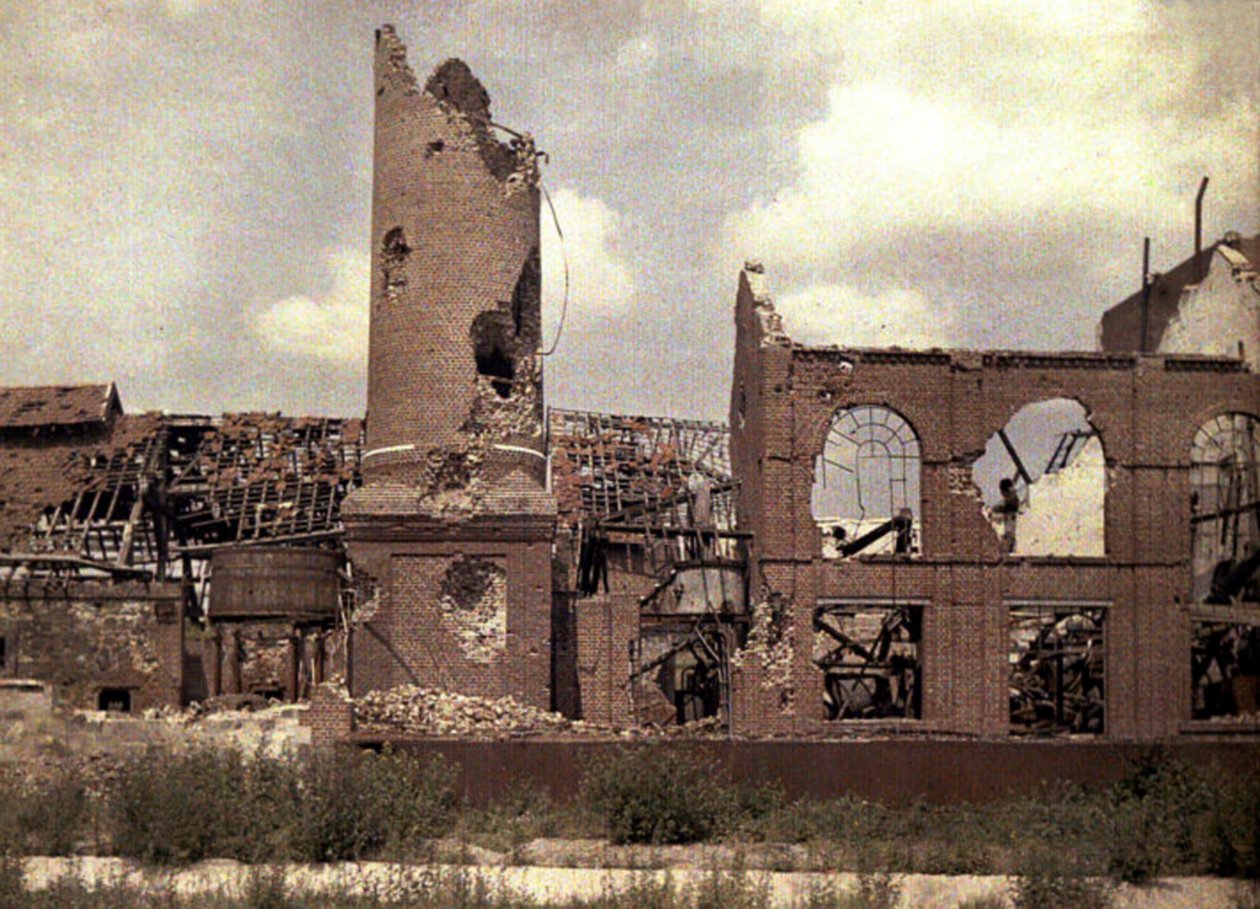 A németek visszavonulása után megsemmisült szeszfőzde, Bucy-le-Long, Aisne, Franciaország, 1917 (autokróm) alkotó: Fernand Cuville