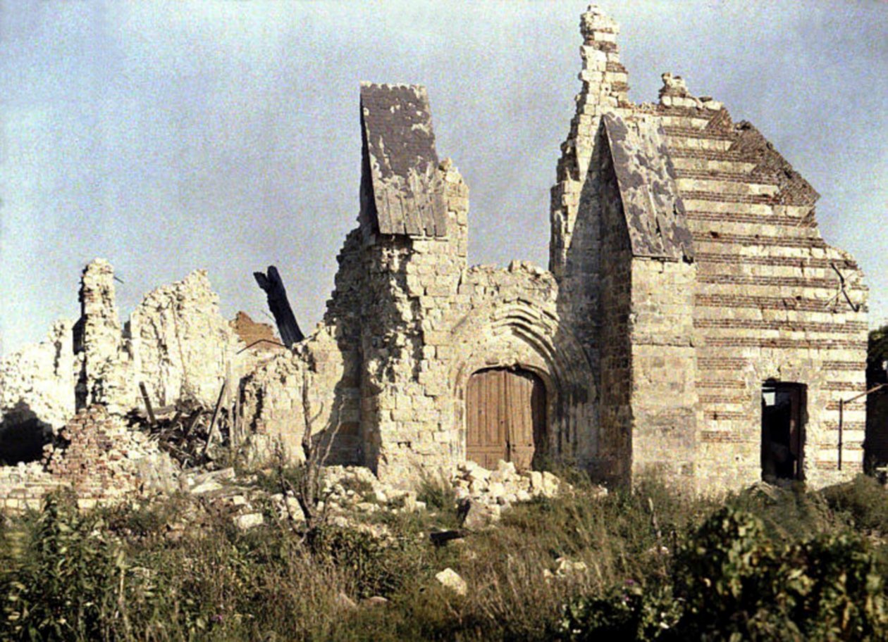 A megrongálódott templom maradványai, Marchelepot, Somme, Franciaország, 1917 (autokróm) alkotó: Fernand Cuville