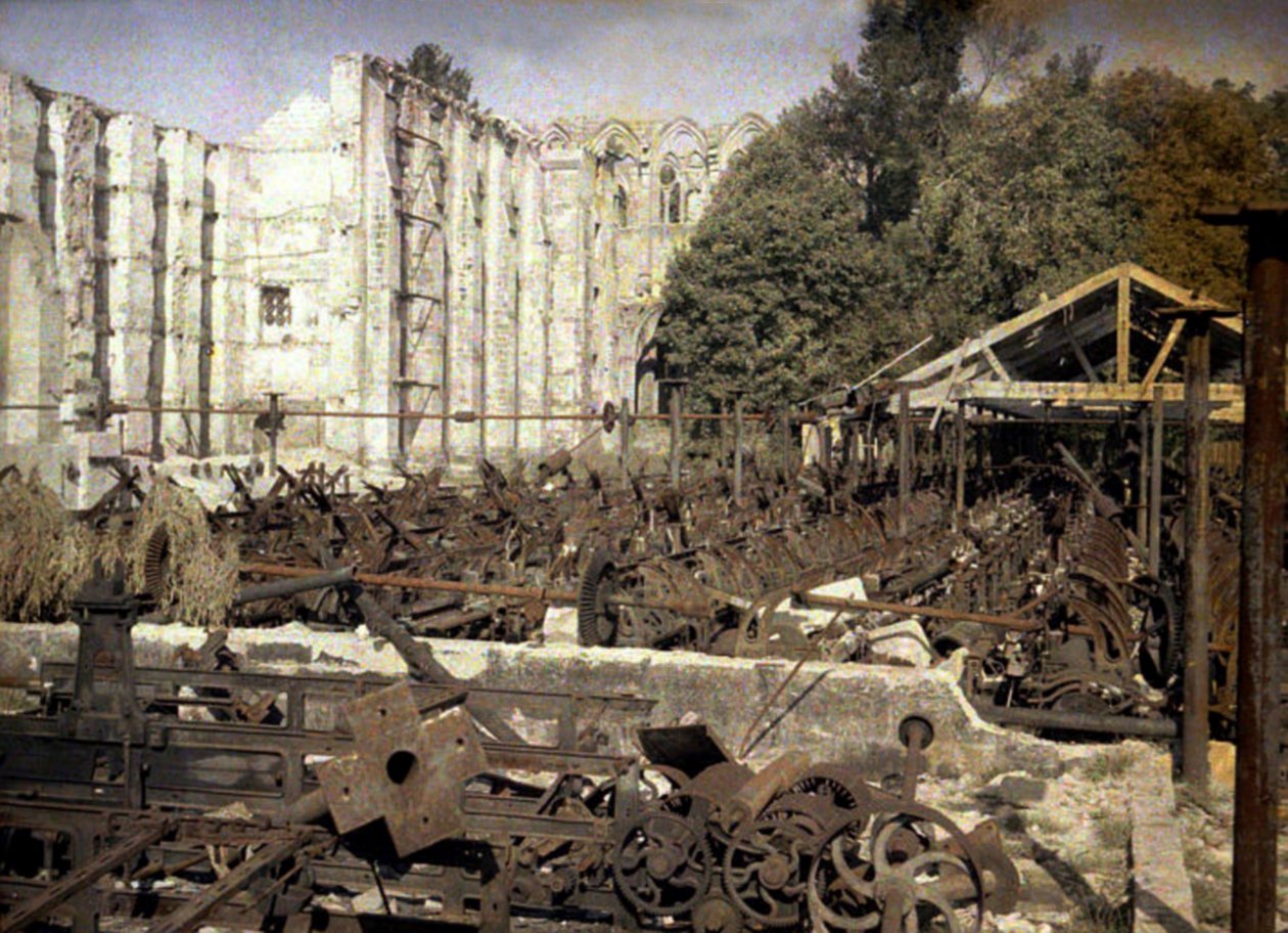 A gyár romjai és a Notre-Dame d