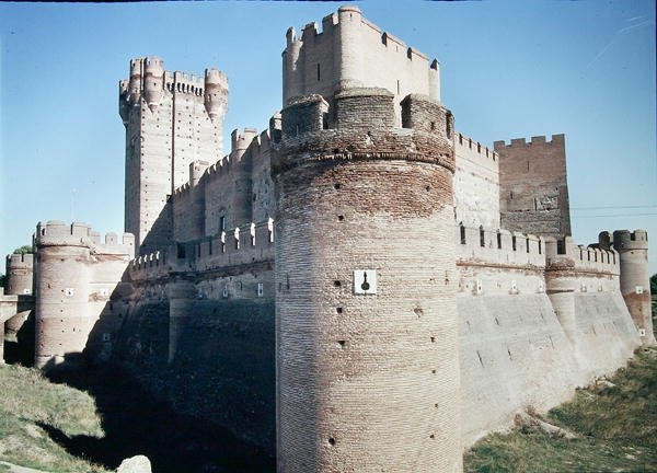Kilátás a Castillo de la Mota-ra, amelyet II. Juan számára építettek 1440-ben alkotó: Fernando de Carreno