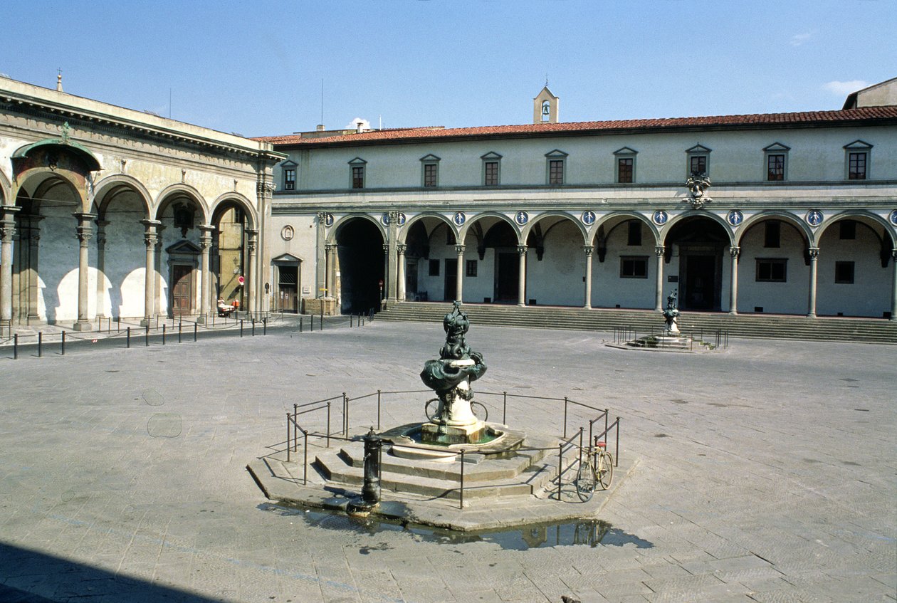 Kilátás az 1420 körül épült Ospedale degli Innocenti loggiájára alkotó: Filippo Brunelleschi