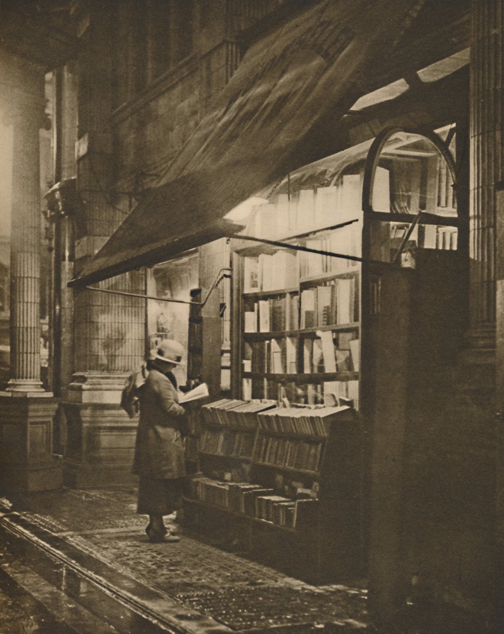 „Nedves téli este és egy könyvszerető Bloomsburyben”, 1935. alkotó: Fincham