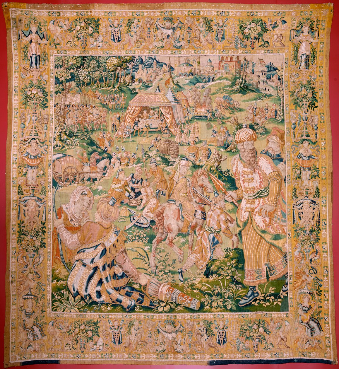 Flamand kárpit. Sorozat: Judit könyve. Holofernész bankettje (El banquete de Holofernes). A sorozat hatodik kárpitja. Gyártás: Hollandia, Brüsszel(?). 16. század második fele. Anyaga: gyapjú. Helyszín: Bari Szent Miklós-templom (m alkotó: Flemish School