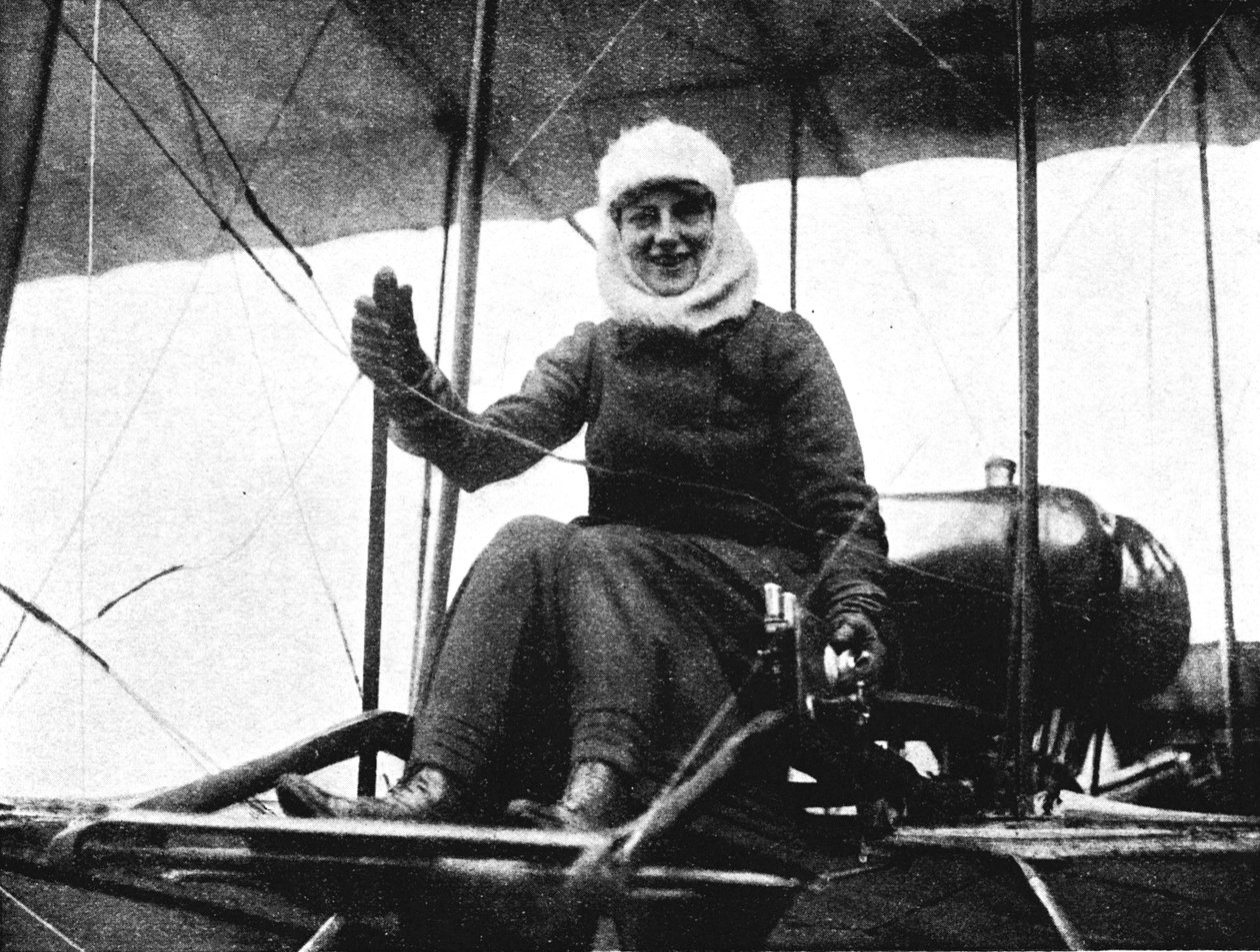 A második brit pilótanő: Mrs. de Beauvoir Stocks Farman kétfedelű repülőgépével, 1911, 1933 alkotó: Flight Photo