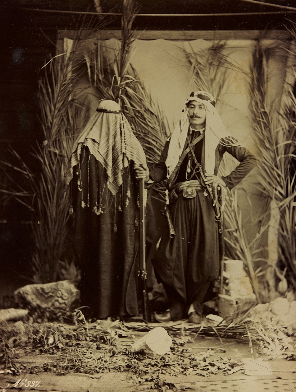 Album Damas et Baalbek: Szíriai házaspár hagyományos ruhákban alkotó: Félix Bonfils