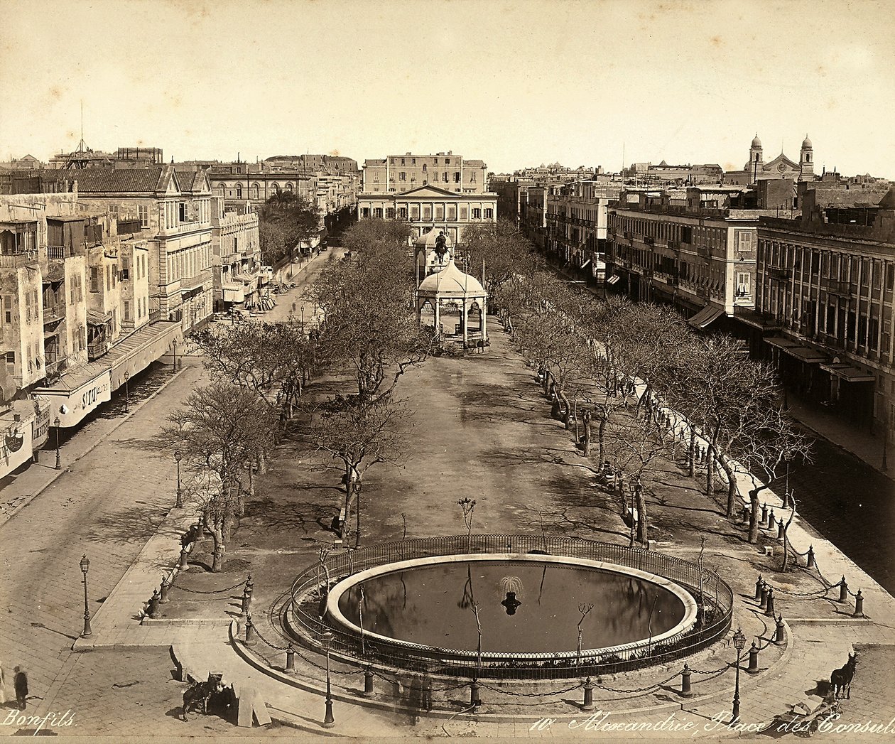 Alexandria, Egyiptom: Konzulok tere, nagy kerek szökőkúttal alkotó: Félix Bonfils