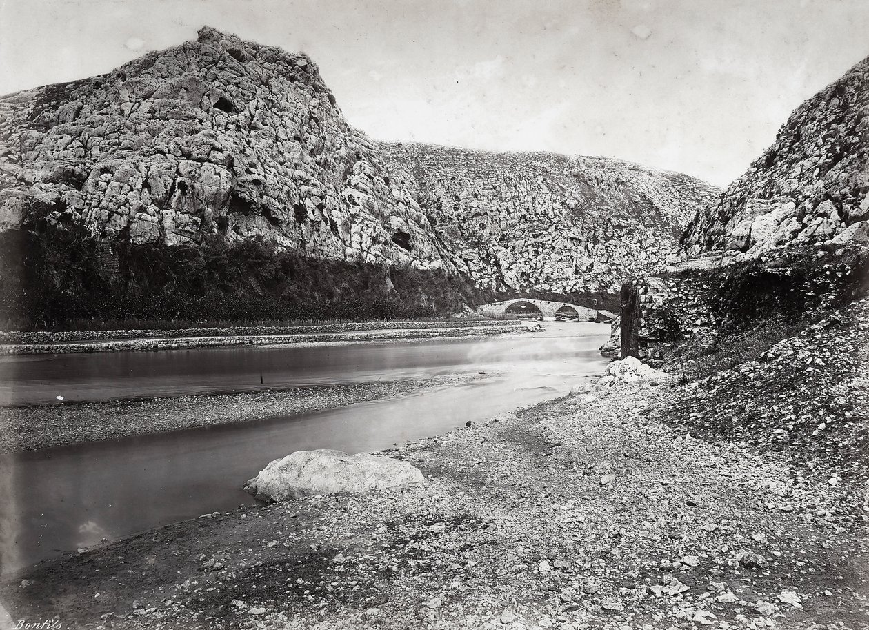 "Nahr el-Kalb" (a kutya folyója) a libanoni hegyek között, Bejrút közelében, Palesztinában alkotó: Félix Bonfils