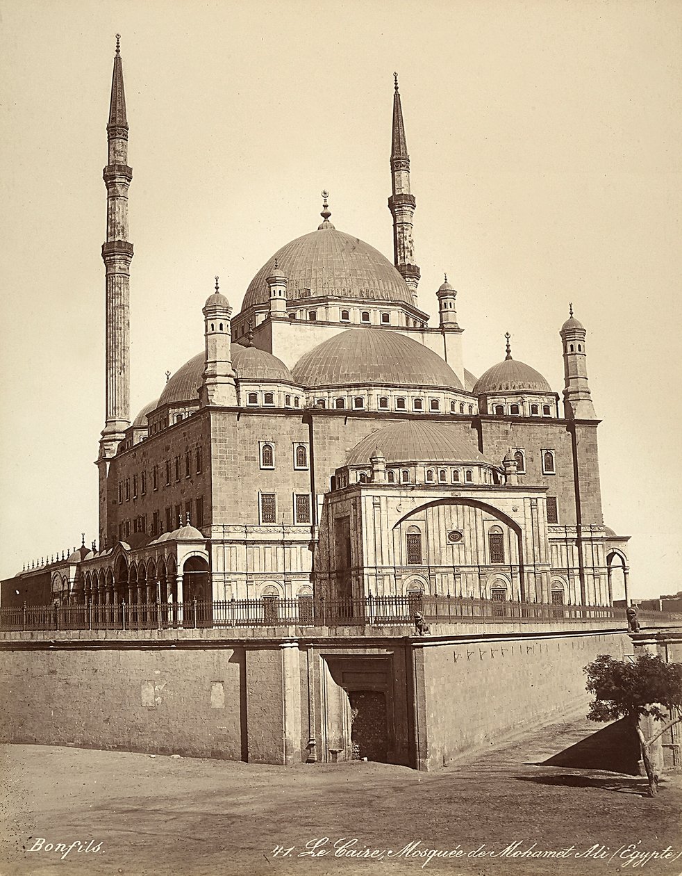 A Muhammad Ali mecset, az alabástrom mecset, Kairóban, Egyiptomban alkotó: Félix Bonfils