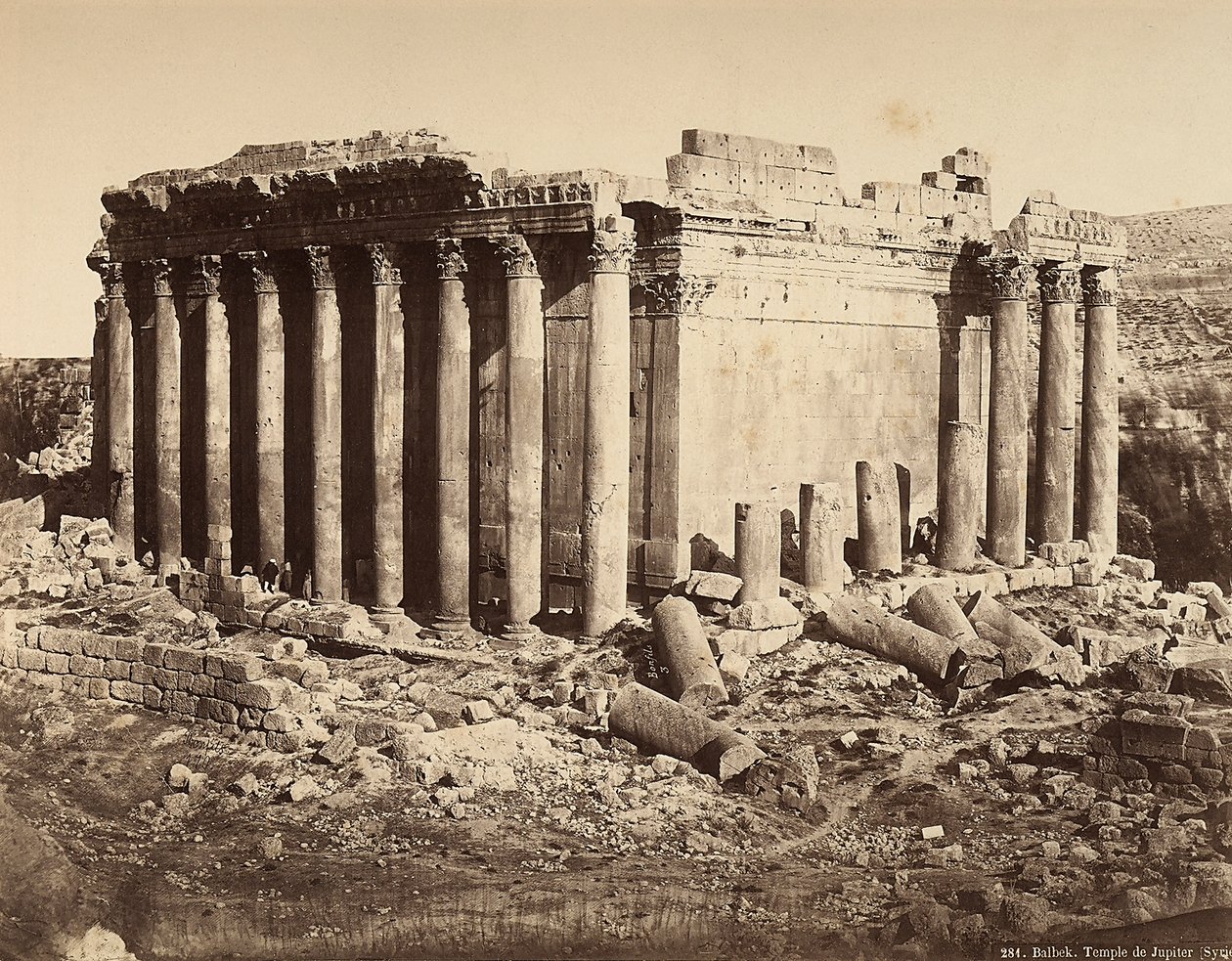 Bacchus temploma Heliopolis vagy Baalbek régészeti övezetében, ősi szíriai város, ma Libanon alkotó: Félix Bonfils