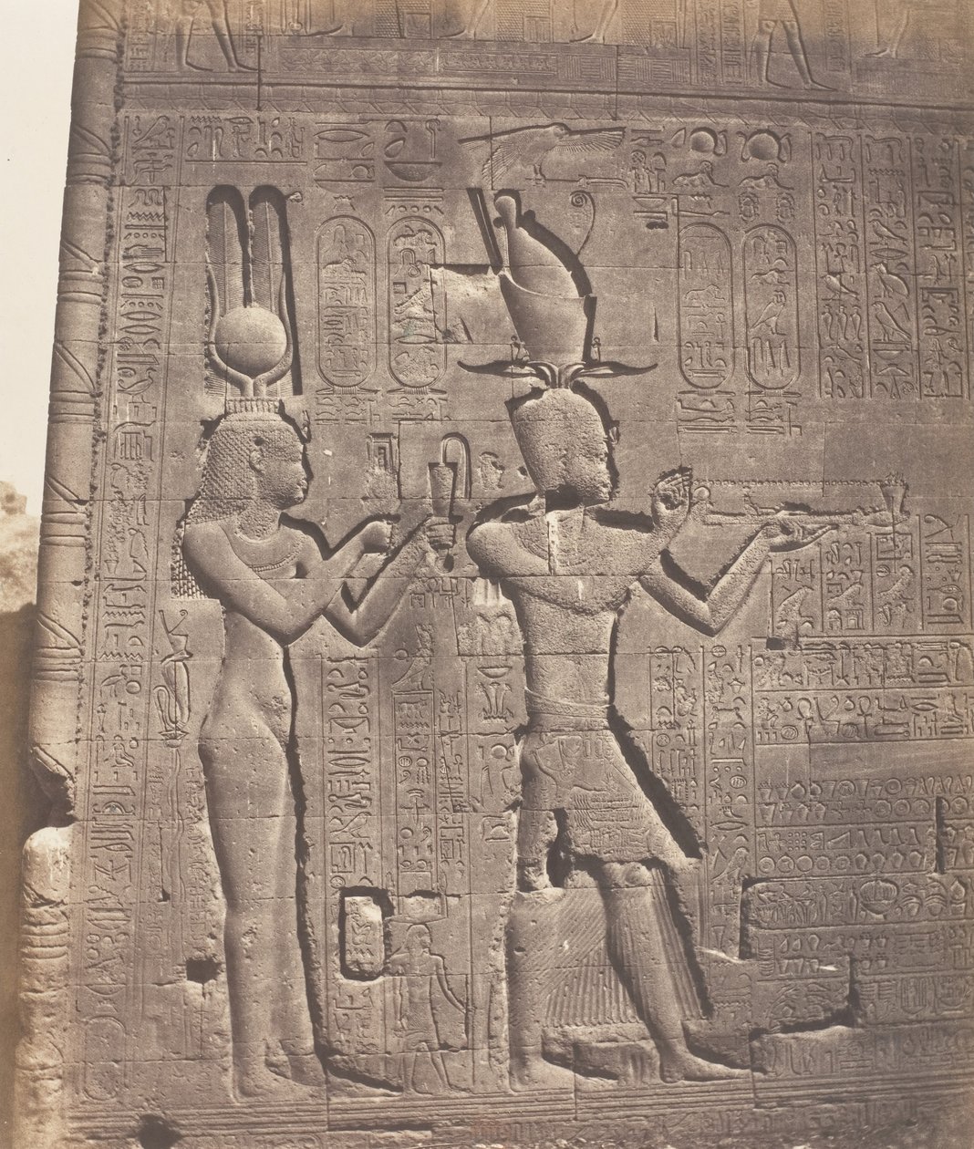 Dendera Tentyris, Athor temploma - hátsó arc - Kleopátra és ..., 1851-52, nyomtatva 1853-54. alkotó: Félix Teynard